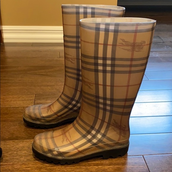 Burberry rain boots size 7 - Picture 1 of 2